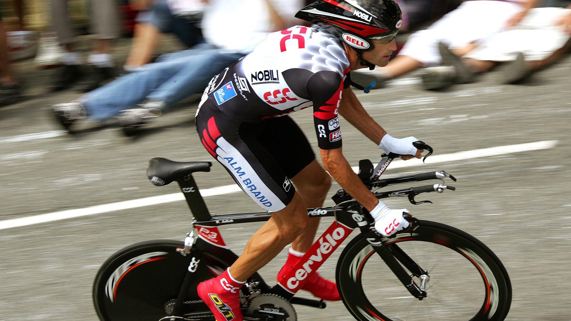 开云网页-传统竹伞舞竞技，文化与运动的完美结合，竹伞结实吗